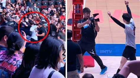 Filipino fans receive items from VNL stars .